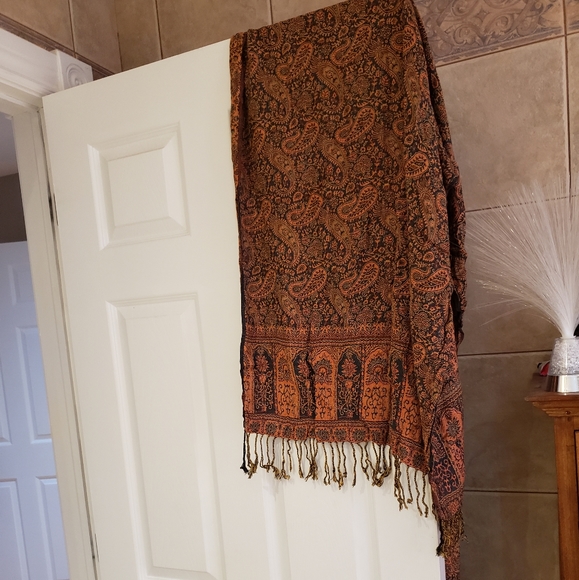 Shawl - Picture 2 of 3